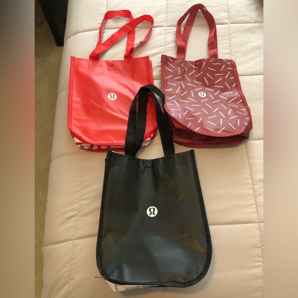 Lululemon reusable bags